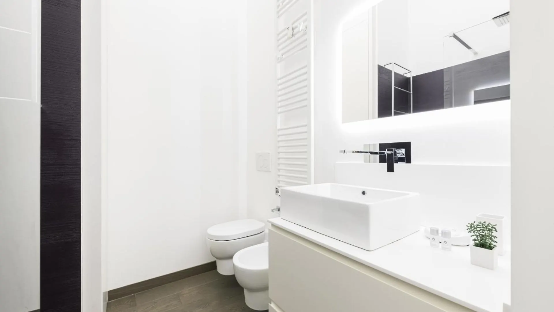 Easylife - Confortevole Con Balcone In City Life Milán 0*,